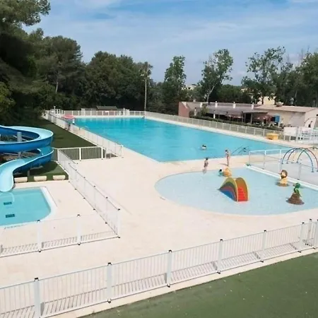 Studio 3 Personnes Studio Cabine Petite Vue Mer Dans Avec Piscine. Apartment
