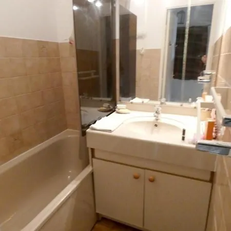 Studio 3 Personnes Studio Cabine Petite Vue Mer Dans Avec Piscine. * Six-Fours-les-Plages