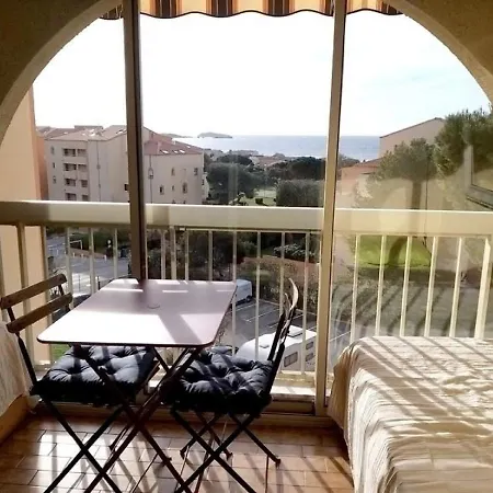Studio 3 Personnes Studio Cabine Petite Vue Mer Dans Avec Piscine. Six-Fours-les-Plages