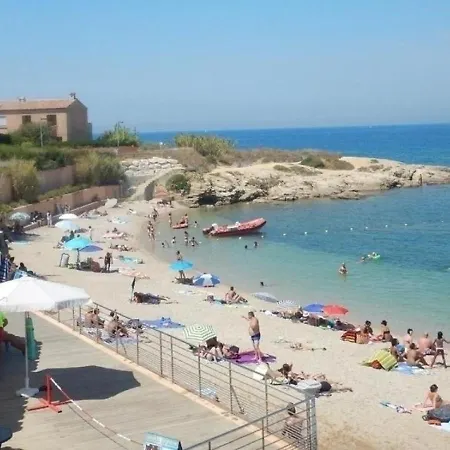 Studio 3 Personnes Studio Cabine Petite Vue Mer Dans Avec Piscine. Six-Fours-les-Plages