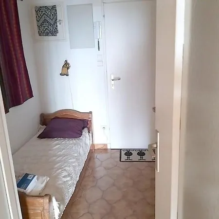 Studio 3 Personnes Studio Cabine Petite Vue Mer Dans Avec Piscine. Apartment *